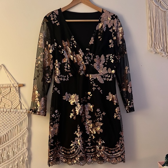 NWT Surplice Neck Sheer Mesh Sleeve Floral Sequin Dress 🤩🤩 - Picture 4 of 7